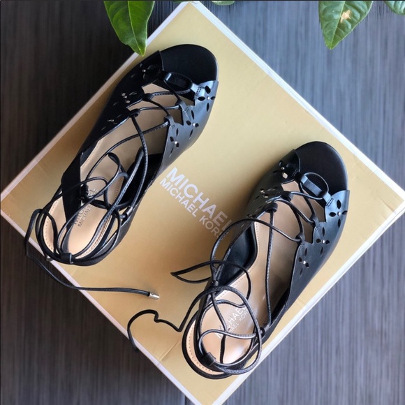 Michael Kors black leather pumps - Picture 2 of 7